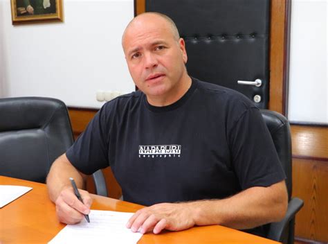 МАКСИМ Димитриевски со поддршка за протестите, е против насилства - Вечер