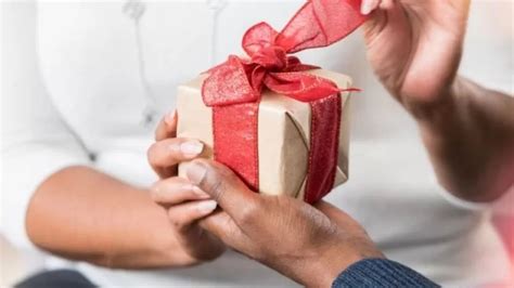 أفكار هدايا الزواج لكل من العريس والعروسة - مفاهيم