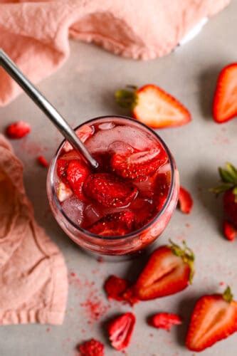 how to make strawberry refresher at home