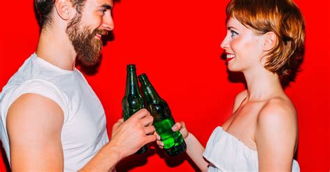 What Attracts Men To Women? 7 Guys Reveal What They First Noticed About ...