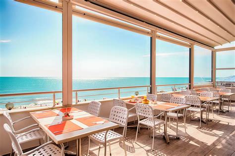 AluaSun Helios Beach - Obzor hotels | Jet2holidays