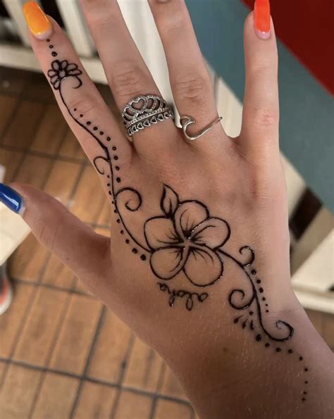 Pin by Sunayana Muralidhar on Flowers henna🌺 | Simple henna tattoo
