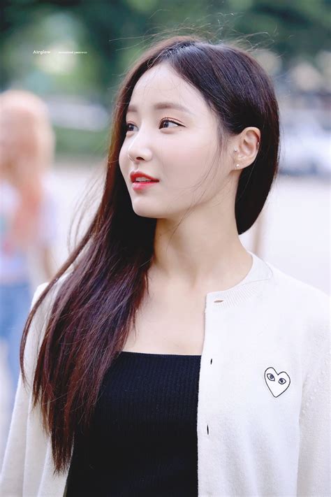#Yeonwoo #Momoland #연우 #모모랜드 | Beauty and the beat, Pretty korean girls