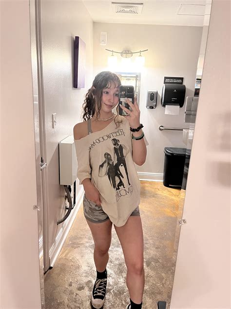 [20F] Post Workout Mirror Selfie 💪 : r/selfie