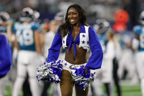 Cowboys Cheerleaders: Annual Salary And Responsibilities