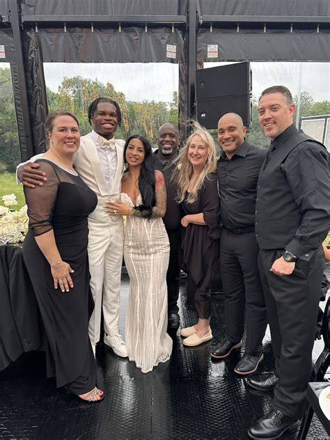 Travis Hunter marries Leanna Lenee in lavish ceremony & hands bride six