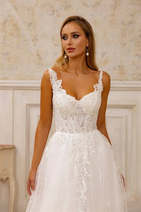 Romantic Floral Lace A-Line Wedding Gown | Sweetheart Neckline Bridal