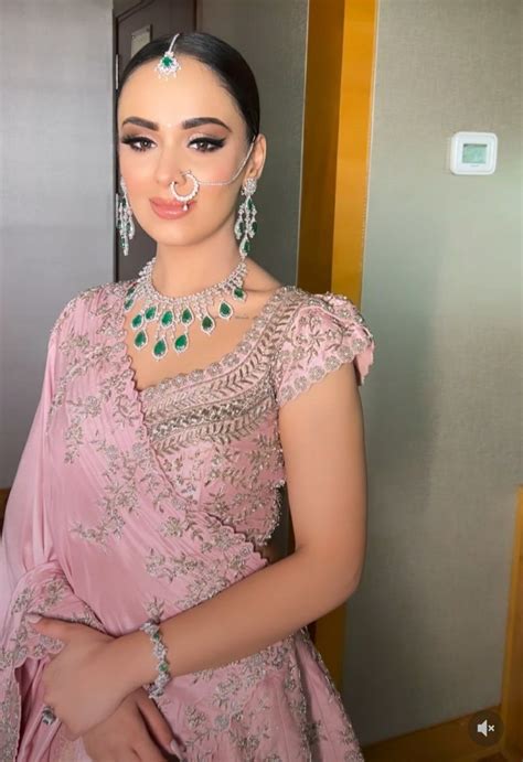 by Sam on Emerald green jewelry | Indian bridesmaid dresses, Latest ...