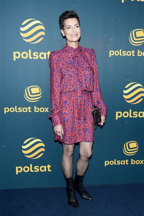 Danuta Stenka odsłoniła nogi we wzorzystej sukience na ramówce Polsatu