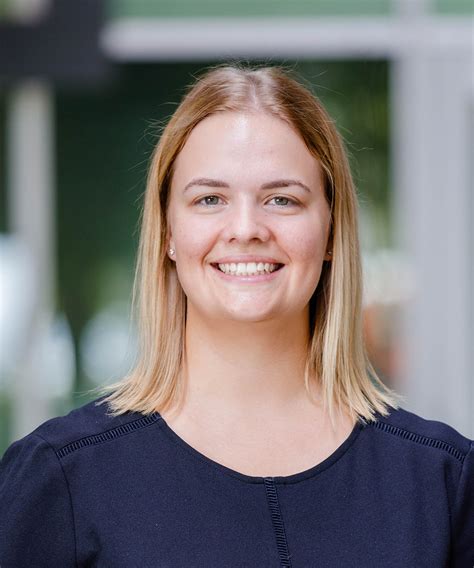Emily Cox: The Truth Behind The Hype – Experts Weigh In. Image 10