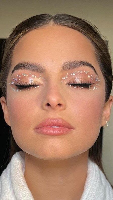 Beauty Trend : Euphoria Makeup Looks - | Maquiagem de strass, Ideias de ...