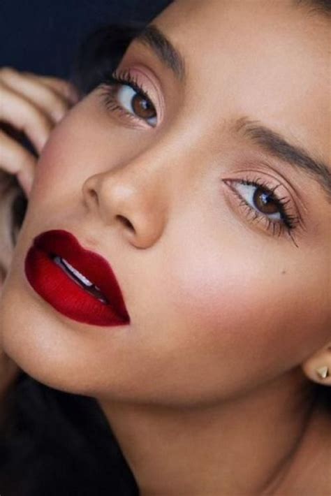 макияж с красной помадой - Поиск в Google | Labios sombreados, Labiales ...