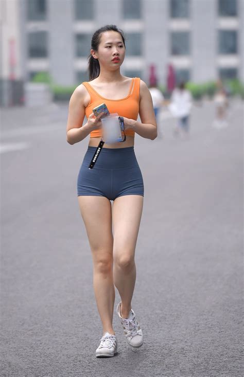 Temukan 140 ide Sange dan wanita | gadis, gadis cantik, wanita cantik