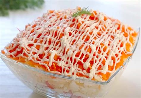 Крабовый салат - 10 классических рецептов