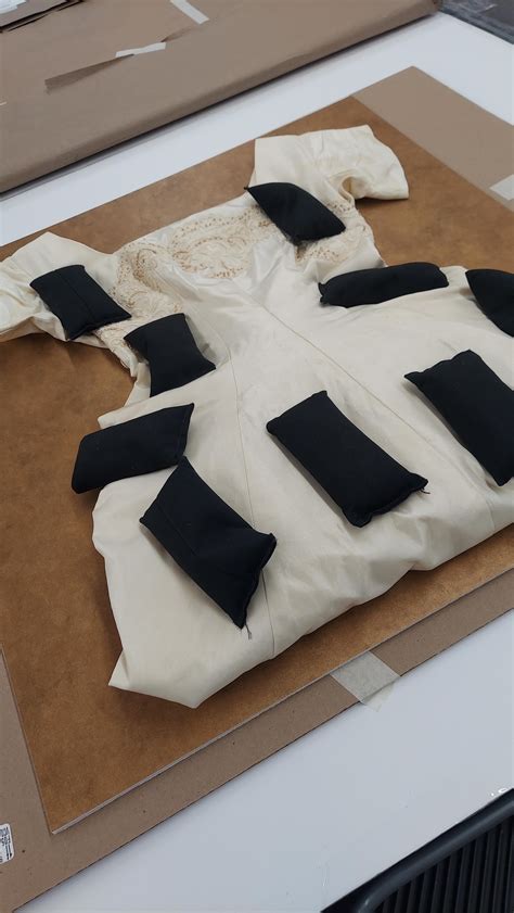 gender of the day: wedding dress frame : r/MichaelsEmployees