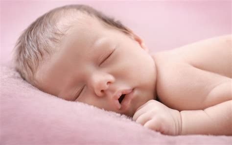 Bébé: comment bien réagir à ses pleurs