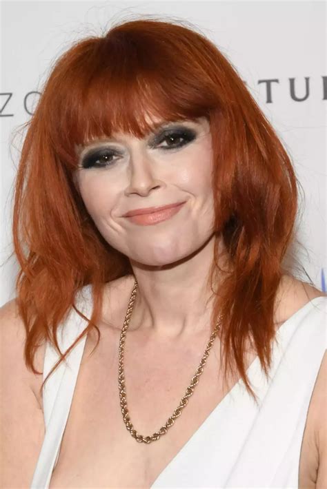 Style critics react to the latest women haircuts on TV 29