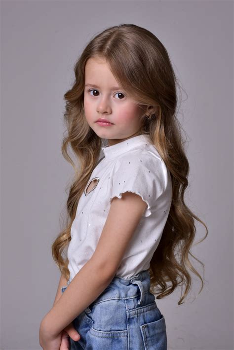 LUNA B – The Agency One