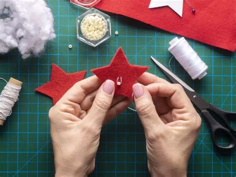 Festive Poinsettia Crafts for the Holidays – Craftwhack