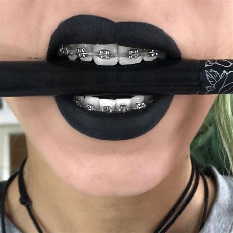 Girl with braces, power chain | Зубные брекеты, Черные губы, Черная помада