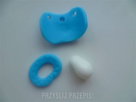 smoczek - Buciki, smoczek i grzechotka na Chrzest Święty z masy cukrowej