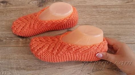 Коралловые кружевные следки спицами
