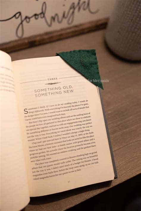FREE PDF PATTERN- Felt Corner Bookmark in 3 sizes