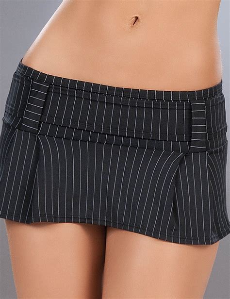 Fashion Girl: Micro mini skirt