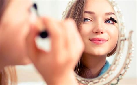 How to Introduce Your Tween to Makeup | Reader's Digest