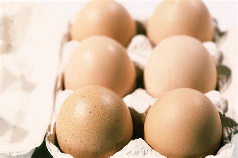 Cómo hacer el huevo tibio perfecto; truco para que la yema quede en su ...