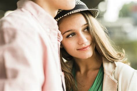 Как понять, нравлюсь ли я парню? | theGirl