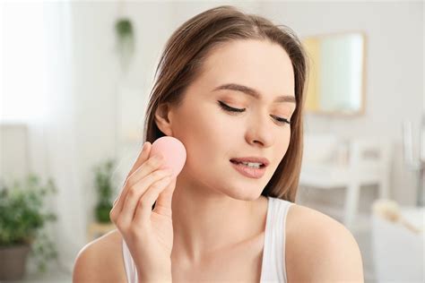 Как правильно наносить на лицо тональный крем: секреты красоты | MedAboutMe