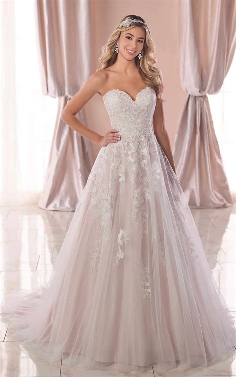 A-Line Plus-Size Wedding Dress with Sparkle Tulle | Stella York Wedding