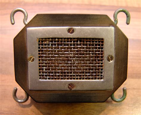 Carbon Microphone