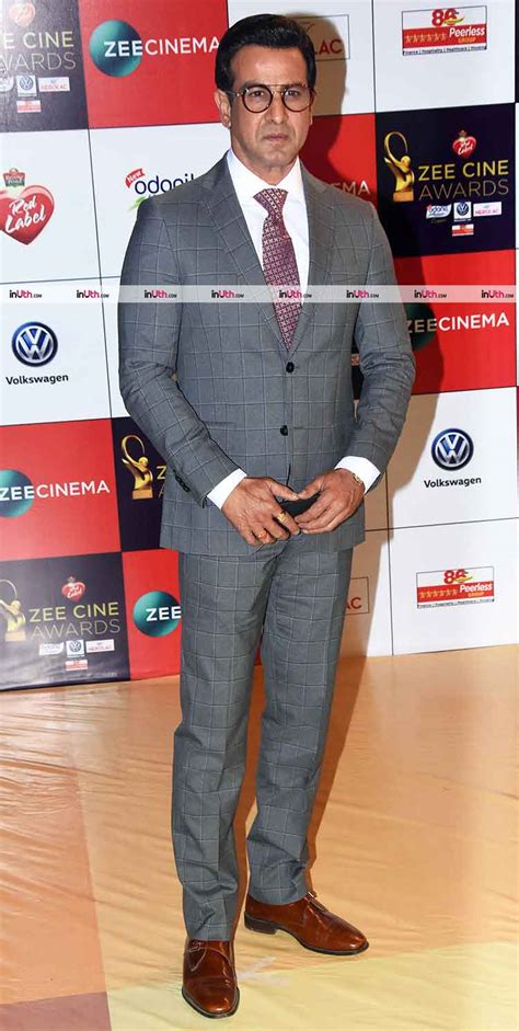 ronit roy  zee cine awards  red carpet zee cine awards  red