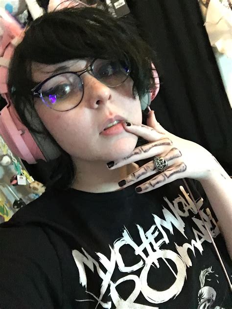 Emo Chick Masturbating