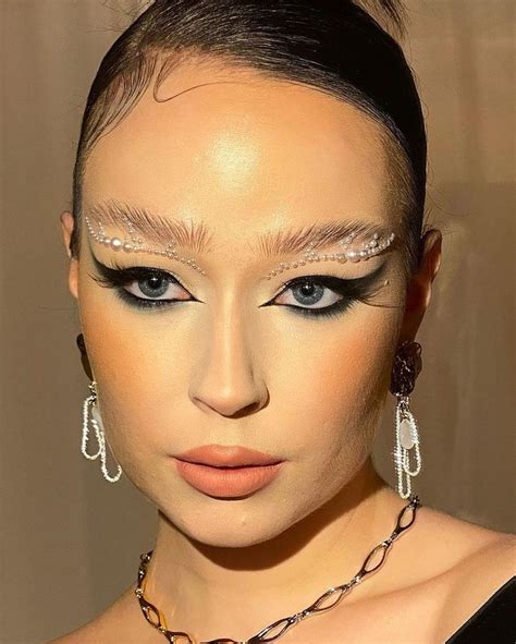 ɪɢ: ғ.ʙᴇʀᴍᴀɴɴ | Penteados, Maquiagem, Looks