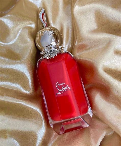 Невероятно красивый роскошный пудровый парфюм Christian Louboutin ...