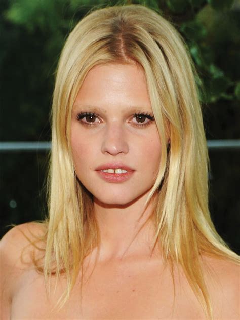Lara Stone - Biography, Height & Life Story | Super Stars Bio