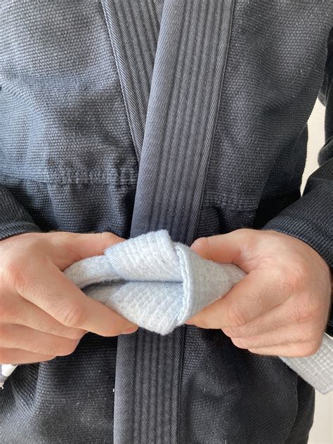 how to tie belt bjj 8
