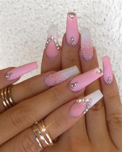 Be The Trendsetter With Stylish Pink And White Nail Designs 2022 – The FSHN
