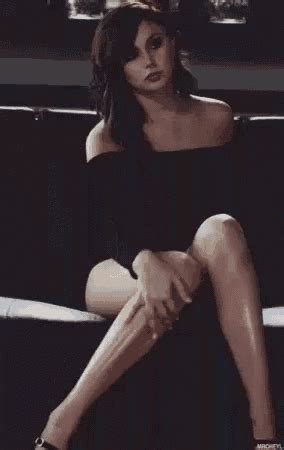 Woman Legs GIF - Woman Legs - Discover & Share GIFs