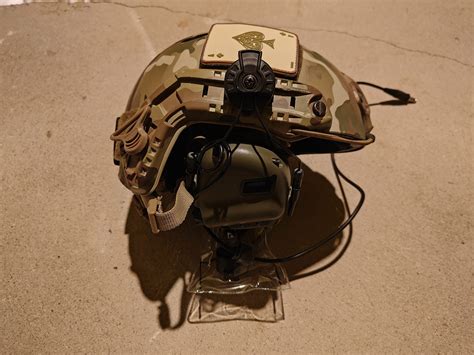 Emerson fast helmet met earmor headset - Airsoft Bazaar