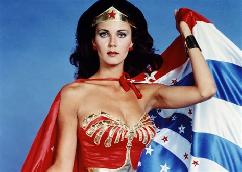 Lynda Carter: la storica Wonder Woman criticata per degli “scatti