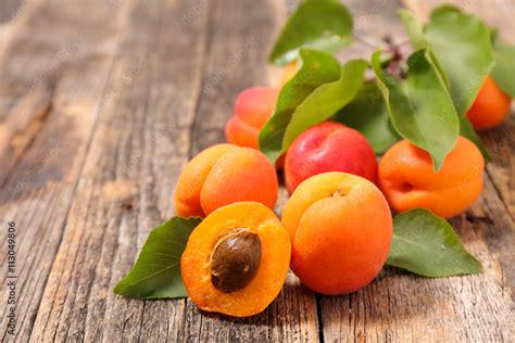 fresh apricot Stock-Foto | Adobe Stock