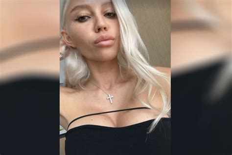 Бывшая Кокорина показала вблизи грудь в обтягивающем топе - Газета.Ru ...