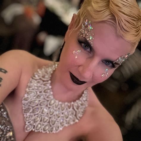 stanzi potenza - Wake up babe, new Stanzi Potenza merch just dropped