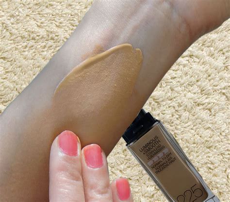 Maybelline Fit Me Luminous & Smooth Foundation Review, Dupes & Swatches ...