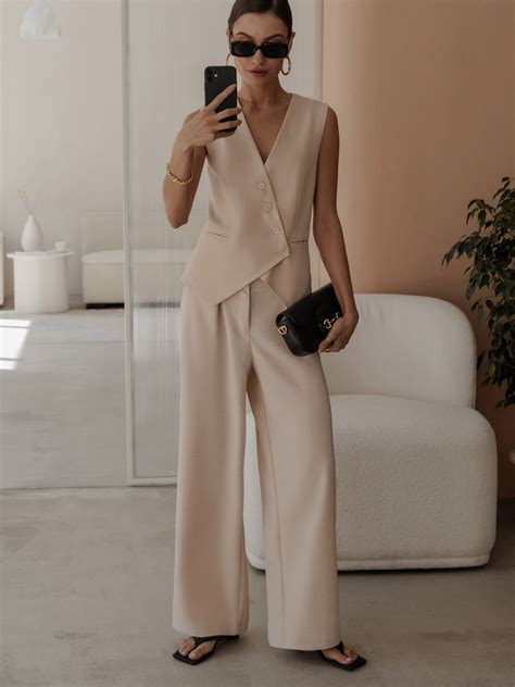 Костюмный жилет асимметричного кроя :: LICHI - Online fashion store