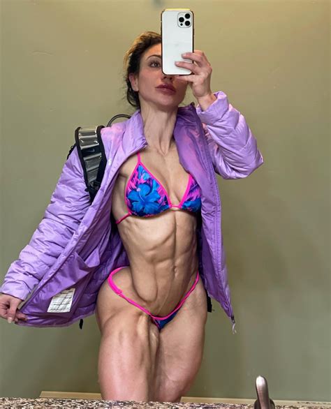 Sonia Andreou (Sunny Andrews)